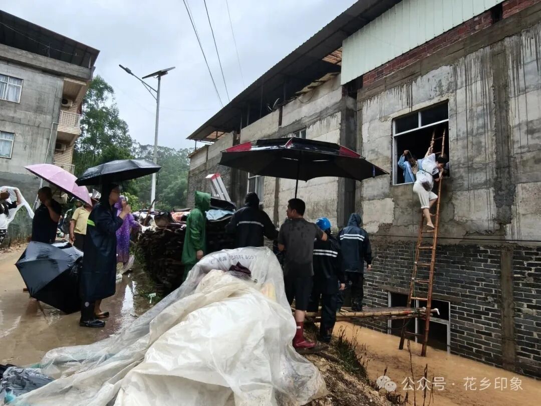 南宁警备区火速集结民兵，奔赴横州抢险救援