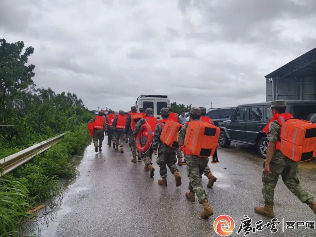 南宁警备区火速集结民兵，奔赴横州抢险救援