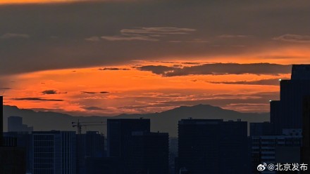 惊艳!雨后北京,双彩虹与绚烂晚霞同框 惊艳!雨后北京,双彩虹与绚烂晚霞同框
