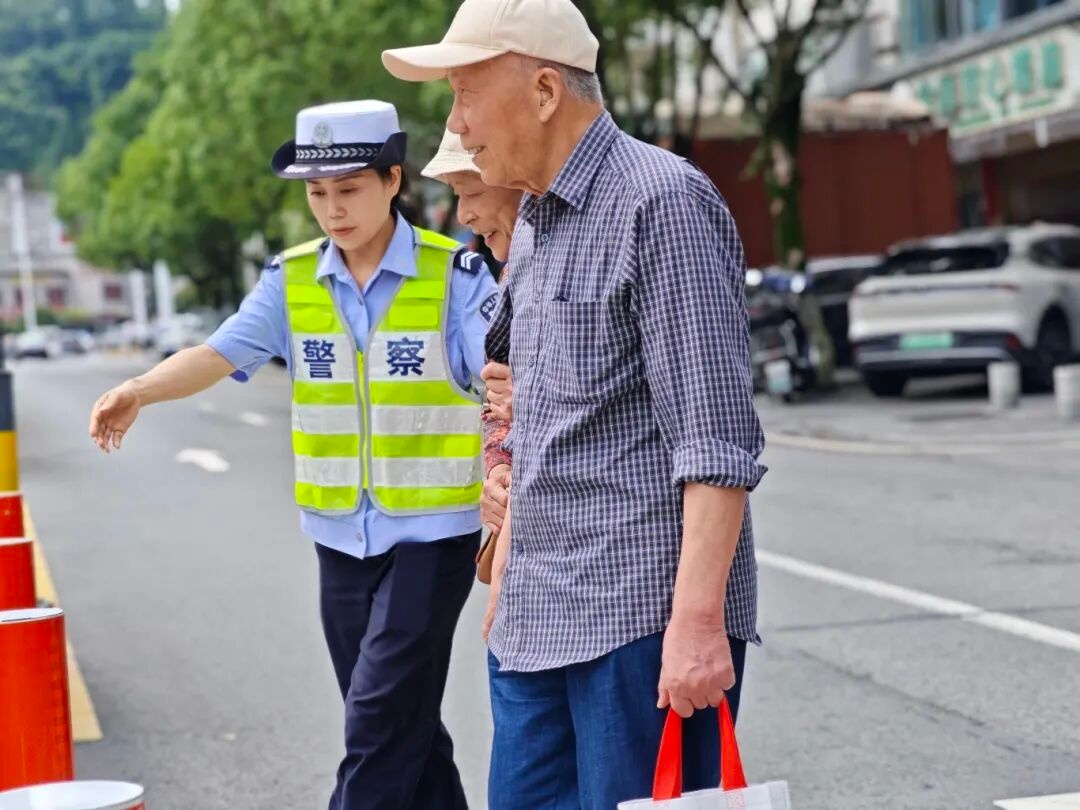湖北一女生高考582分,查分后立即给警察发了条短信 湖北一女生高考582分,查分后立即给警察发了条短信