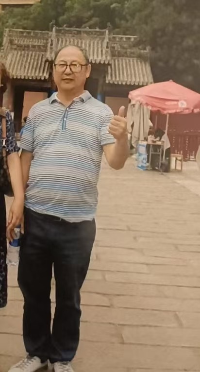 四川一教师被控任校办印刷厂厂长时侵吞324万：辩称系承包利润，二审将开庭