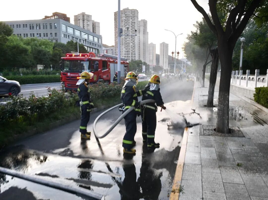 电动自行车行驶中突发自燃 门头沟消防快速处置 警惕电动自行车火灾风险