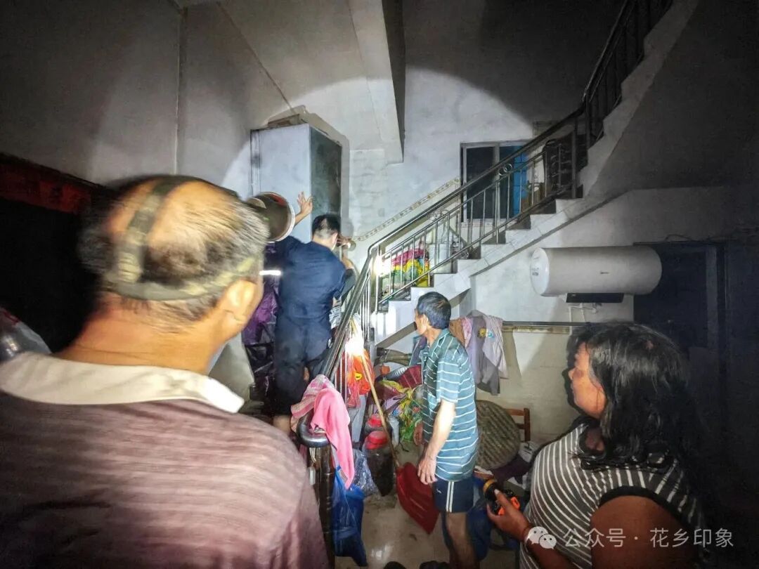 南宁警备区火速集结民兵，奔赴横州抢险救援