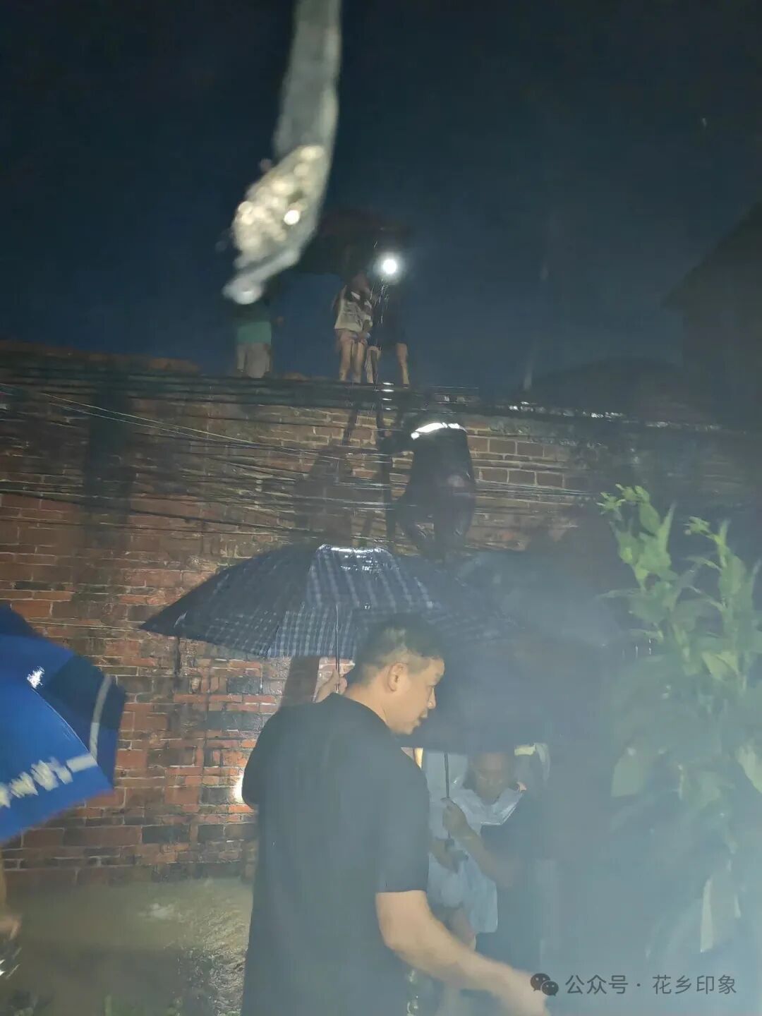 南宁警备区火速集结民兵，奔赴横州抢险救援