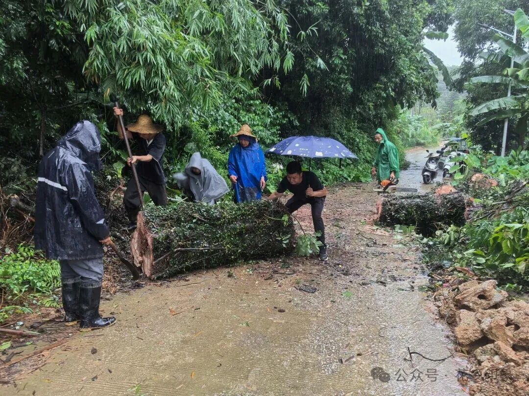 南宁警备区火速集结民兵，奔赴横州抢险救援