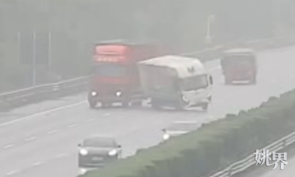 杭甬高速突发!一辆货车失控侧翻,驾驶员被困车内,两名过路司机挺身而出 杭甬高速突发!一辆货车失控侧翻,驾驶员被困车内,两名过路司机挺身而出