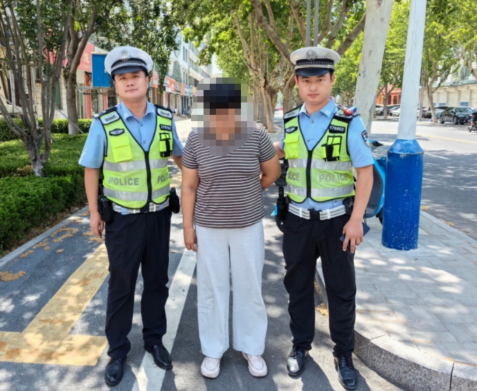 9座车塞进17人，乘员均为学生！李某某已被刑事拘留