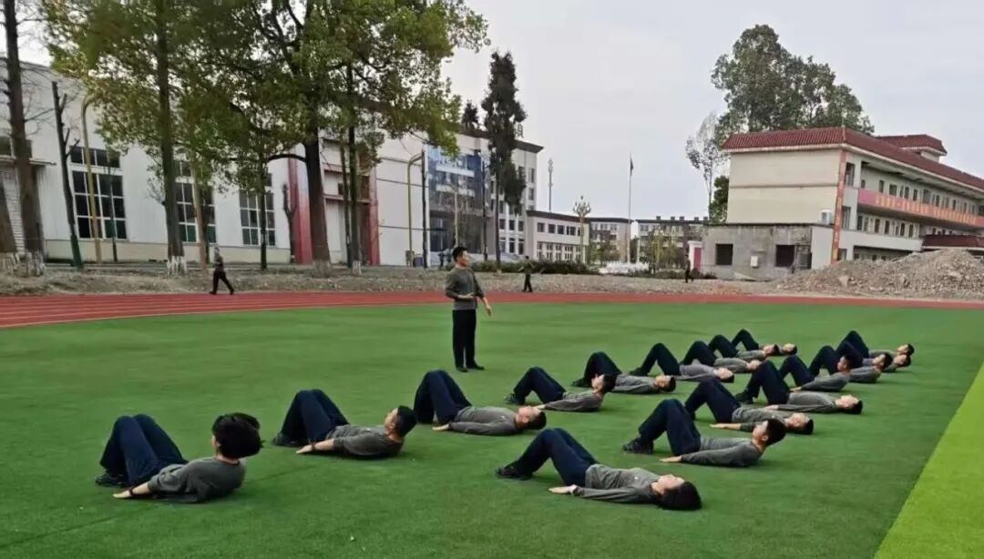 湖南小伙黄以宁，军考703.1分，位列西部战区陆军第一名！