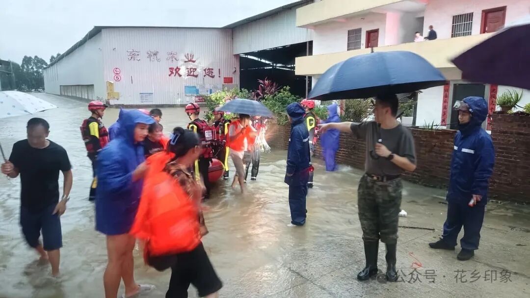 南宁警备区火速集结民兵，奔赴横州抢险救援