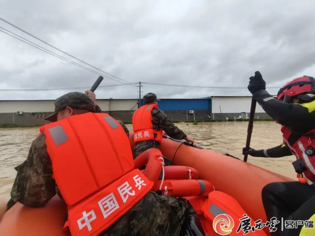 南宁警备区火速集结民兵，奔赴横州抢险救援