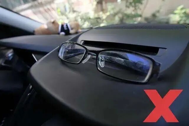 持续高温,车内不要放置这些危险物品→ 持续高温,车内不要放置这些危险物品→