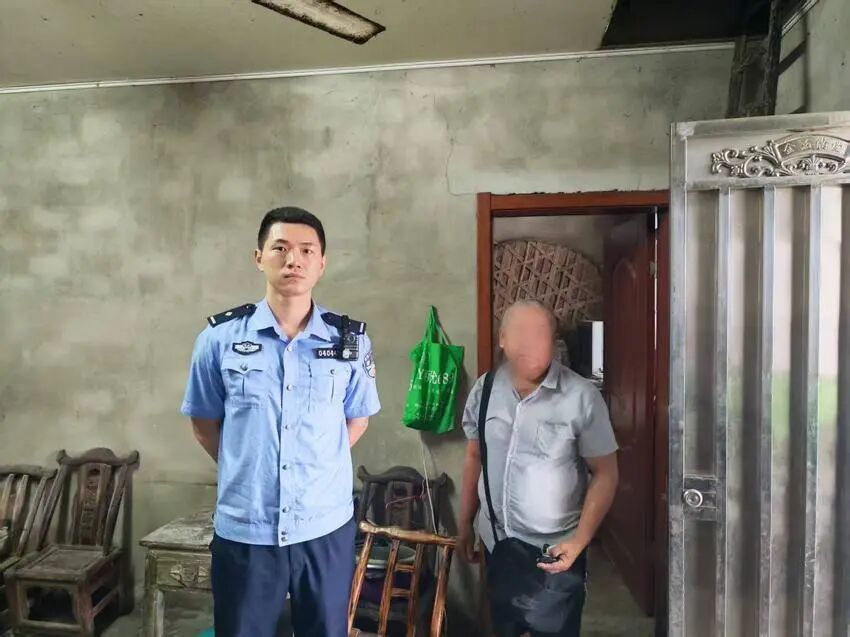 老人雨中迷路 民警"问"出一条回家路 老人雨中迷路 民警"问"出一条回家路
