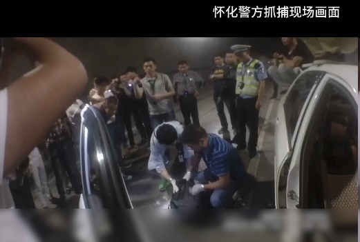 他在市场里摁倒毒贩，却不敢看一眼女儿的眼睛……