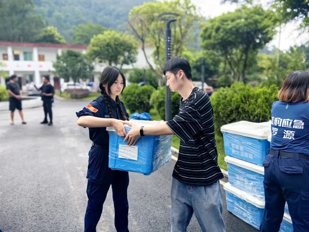 冲在救援一线!福州“小石头”,太飒了! 冲在救援一线!福州“小石头”,太飒了!