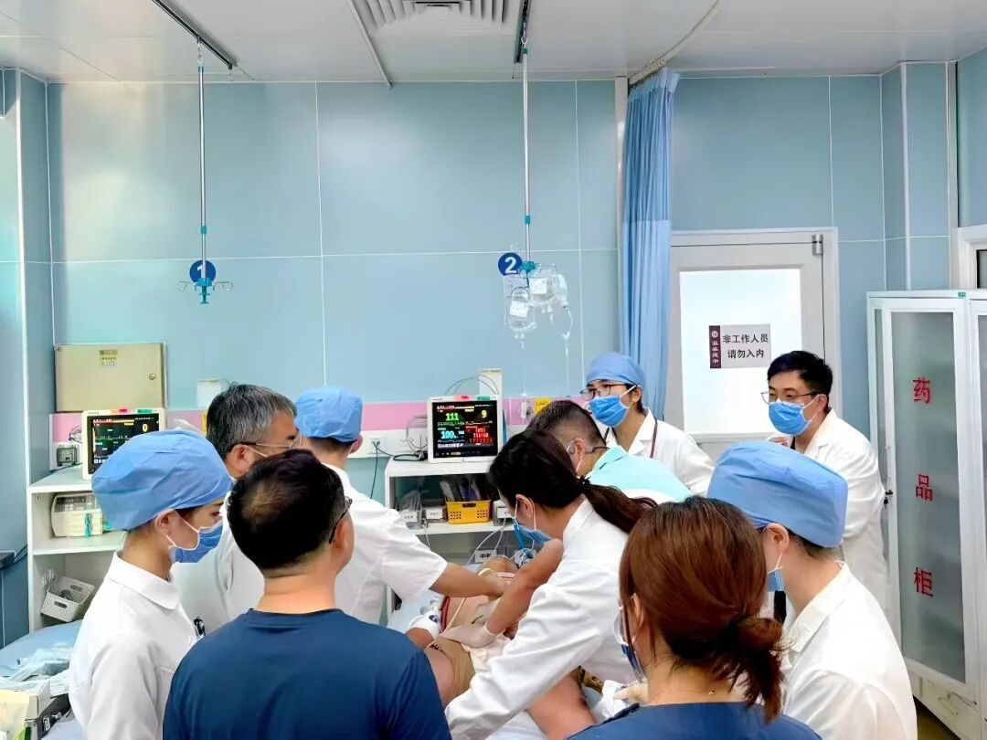 13岁少年大腿被车把穿刺,首都儿童医学中心紧急施救 13岁少年大腿被车把穿刺,首都儿童医学中心紧急施救