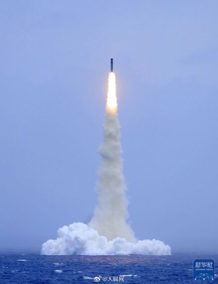 骄傲转发!潜射战略导弹发射升空画面 骄傲转发!潜射战略导弹发射升空画面