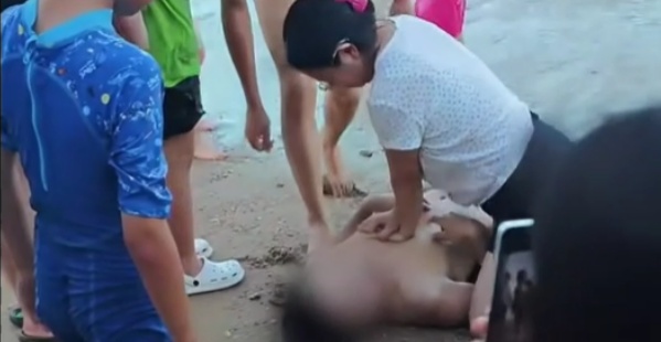福建海滩紧急救援!福州2名救人初中生找到了 福建海滩紧急救援!福州2名救人初中生找到了