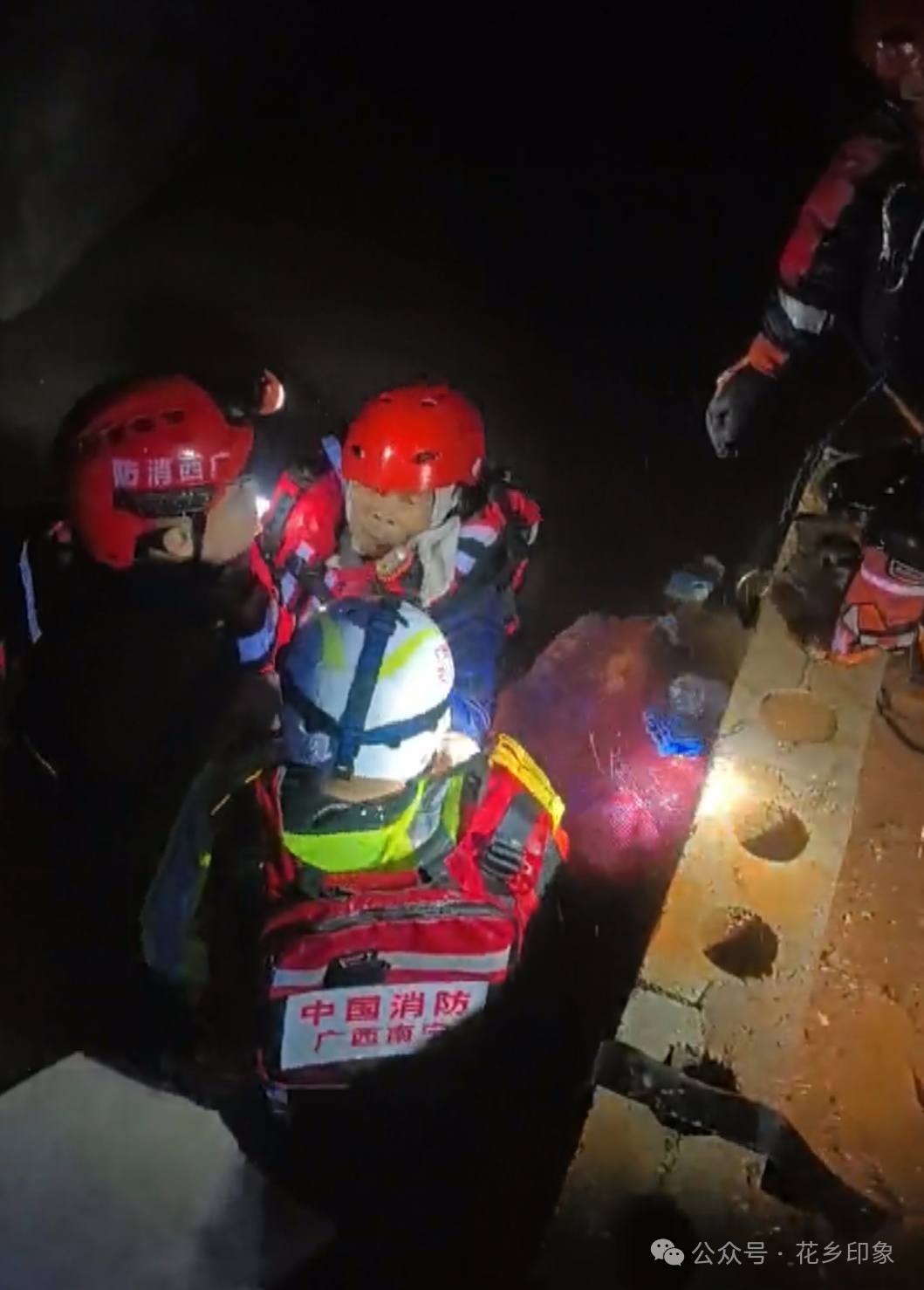 南宁警备区火速集结民兵，奔赴横州抢险救援