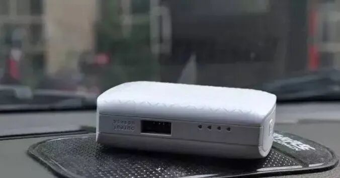 持续高温,车内不要放置这些危险物品→ 持续高温,车内不要放置这些危险物品→