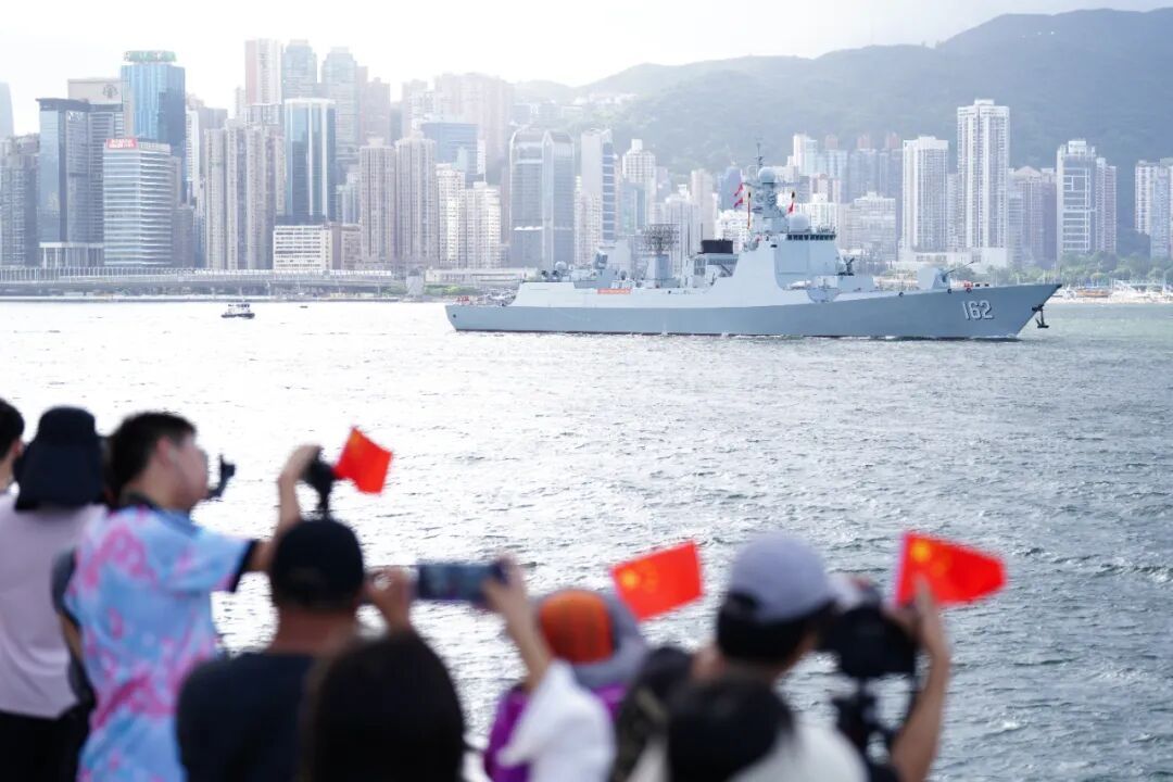 南宁舰、衡阳舰踏浪归航!五天时间见证家国同心的“双向奔赴” 南宁舰、衡阳舰踏浪归航!五天时间见证家国同心的“双向奔赴”