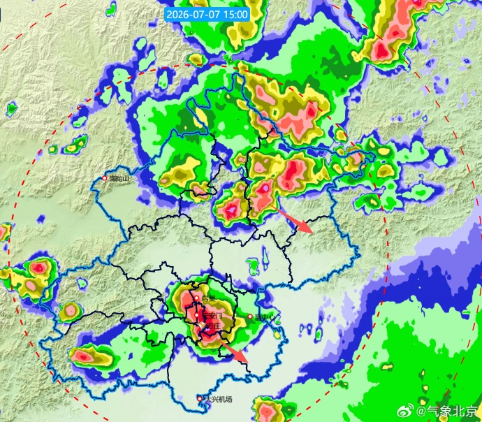 冰雹+暴雨+大风，北京多区多预警齐发，瓢泼大雨瞬间击散暑气！