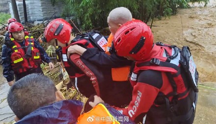 广西一敬老院遭洪水围困26人全获救 广西一敬老院遭洪水围困26人全获救