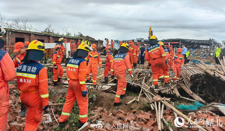 直击湖北黄冈龙卷风灾后救援现场 直击湖北黄冈龙卷风灾后救援现场
