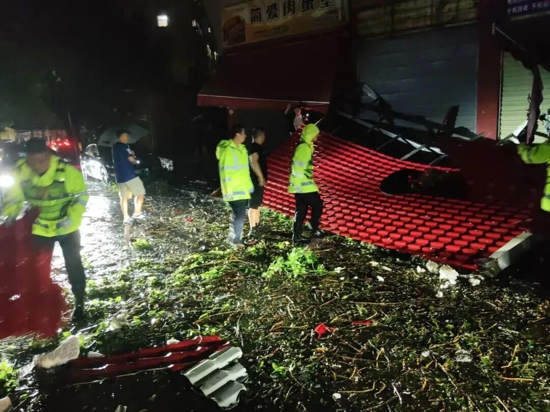 湖北局地出现罕见龙卷风，多部门紧急救援
