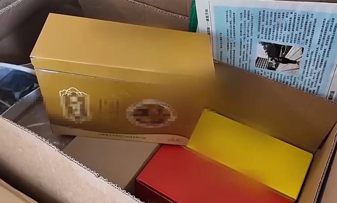 删了77万条未读消息后续:又来3万条!老人被拉入1900多个群聊,还不要本人确认…