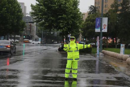 江苏连云港出现道路积水 江苏连云港出现道路积水