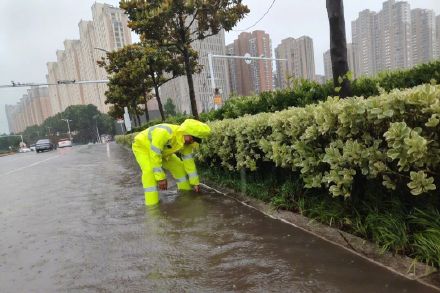 江苏连云港出现道路积水 江苏连云港出现道路积水