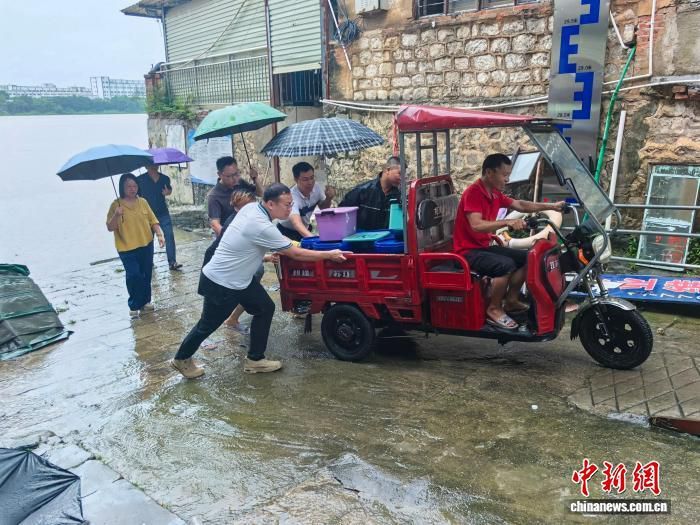 广西贵港防汛防台风应急响应提升为一级 继续发布洪水红色预警