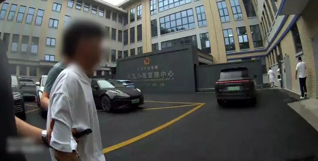 标价5000至10000元，实际成本仅300元，4人被抓