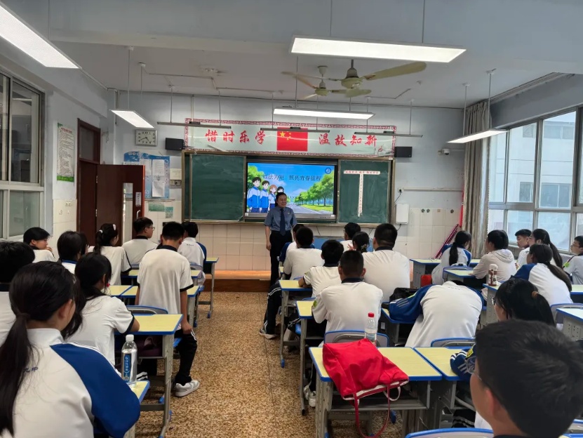铸牢安全防线,检察官为八千余名学生送上专“暑”法治课 铸牢安全防线,检察官为八千余名学生送上专“暑”法治课
