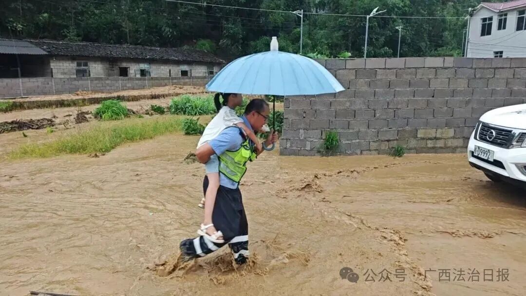 闻汛而动!广西公安全力抗洪救灾 闻汛而动!广西公安全力抗洪救灾