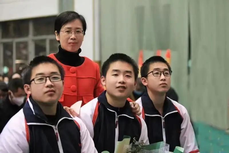 本科毕业,继续求学!湖南“振兴中华”三胞胎兄弟均成功保研 本科毕业,继续求学!湖南“振兴中华”三胞胎兄弟均成功保研