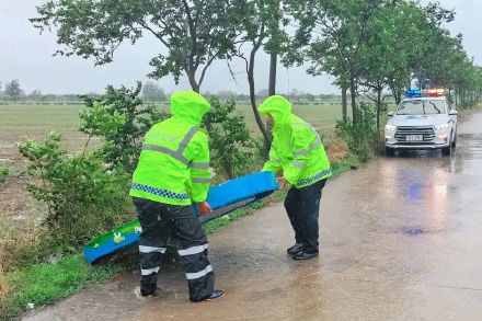 江苏连云港出现道路积水 江苏连云港出现道路积水