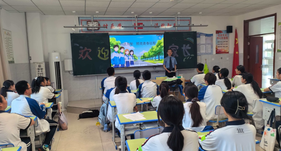铸牢安全防线,检察官为八千余名学生送上专“暑”法治课 铸牢安全防线,检察官为八千余名学生送上专“暑”法治课