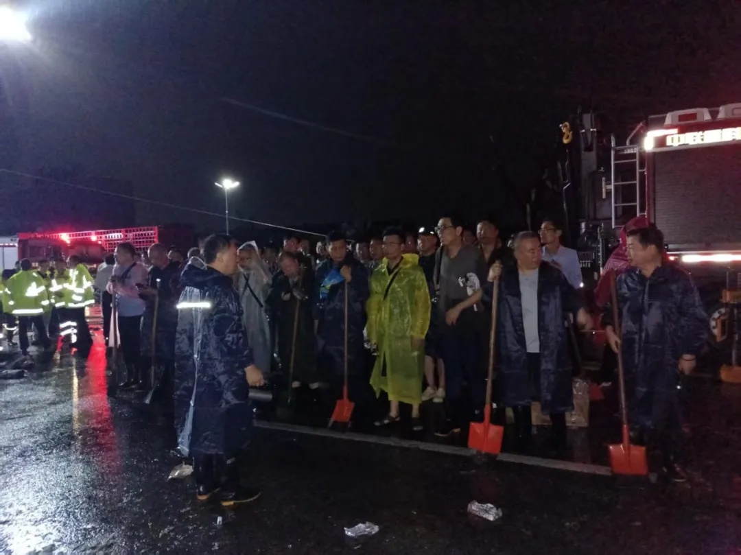 湖北局地出现罕见龙卷风，多部门紧急救援
