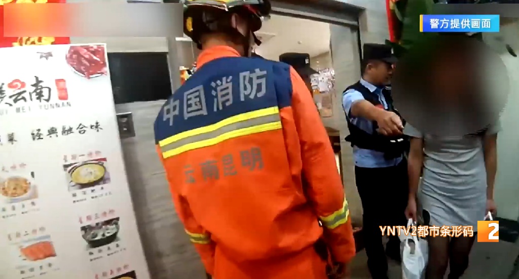 昆明一商场电梯突发故障！女子被困三四楼夹层崩溃大哭，罪魁祸首竟是……