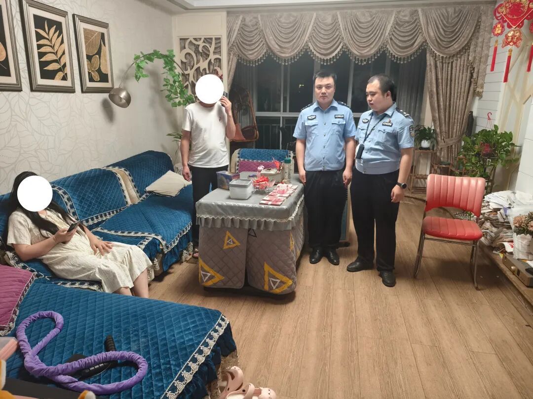 湖南一女子被骗子深度洗脑欲交40万，警方连夜上门劝阻，线下交接时当场抓获嫌疑人