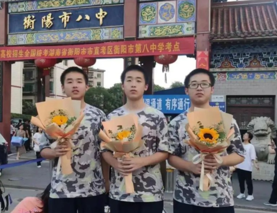 本科毕业,继续求学!湖南“振兴中华”三胞胎兄弟均成功保研 本科毕业,继续求学!湖南“振兴中华”三胞胎兄弟均成功保研