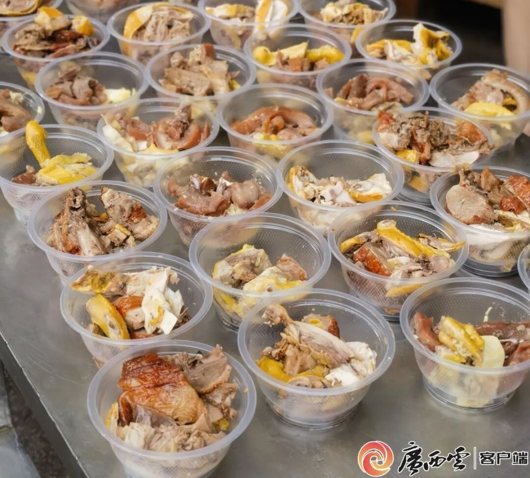 安置点的第一顿热饭菜 安置点的第一顿热饭菜