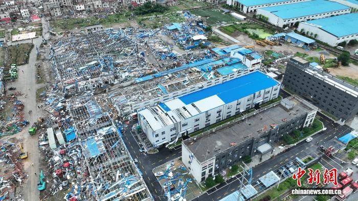 湖北遭遇罕见龙卷风 气象专家解读成因 湖北遭遇罕见龙卷风 气象专家解读成因