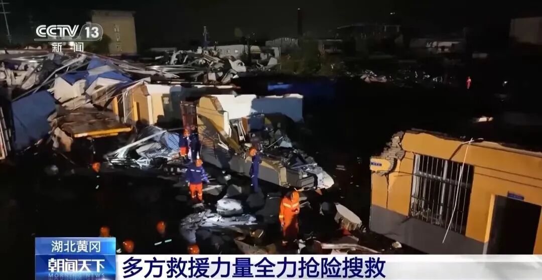 罕见龙卷风,男子从12楼被大风“吸”出 罕见龙卷风,男子从12楼被大风“吸”出