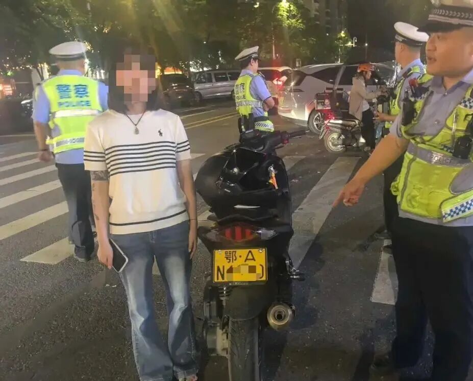 深夜炸街耍帅?武汉交警:全员拿下! 深夜炸街耍帅?武汉交警:全员拿下!