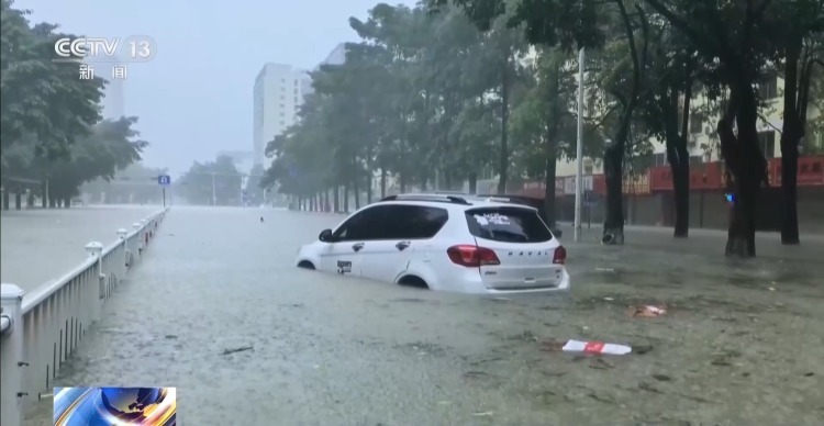 暴雨天自驾遇到险情 如何避险才安全？