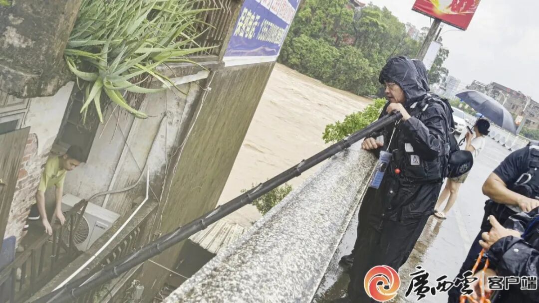 14个小时,转移151名被困群众 14个小时,转移151名被困群众