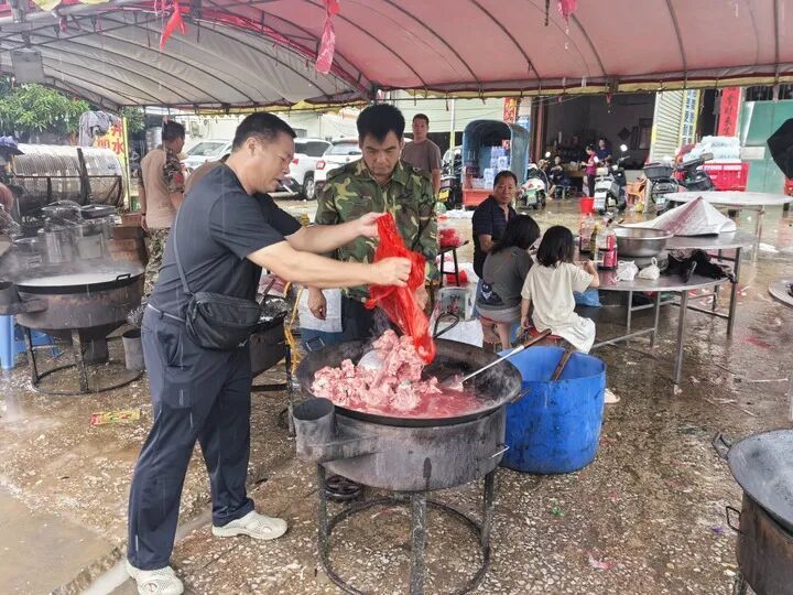 “安置点只要还有一人，我就绝不撤离！”