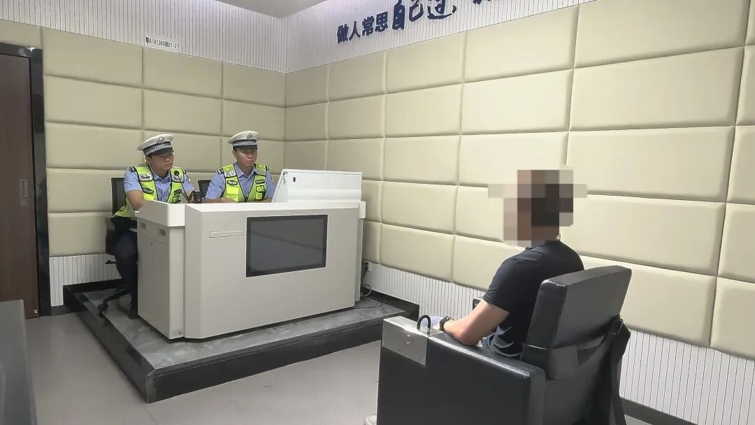 深夜炸街耍帅?武汉交警:全员拿下! 深夜炸街耍帅?武汉交警:全员拿下!